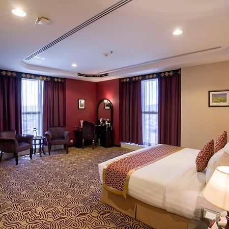 Awaliv International Hotel Ta'if Zimmer foto A suite at the hotel