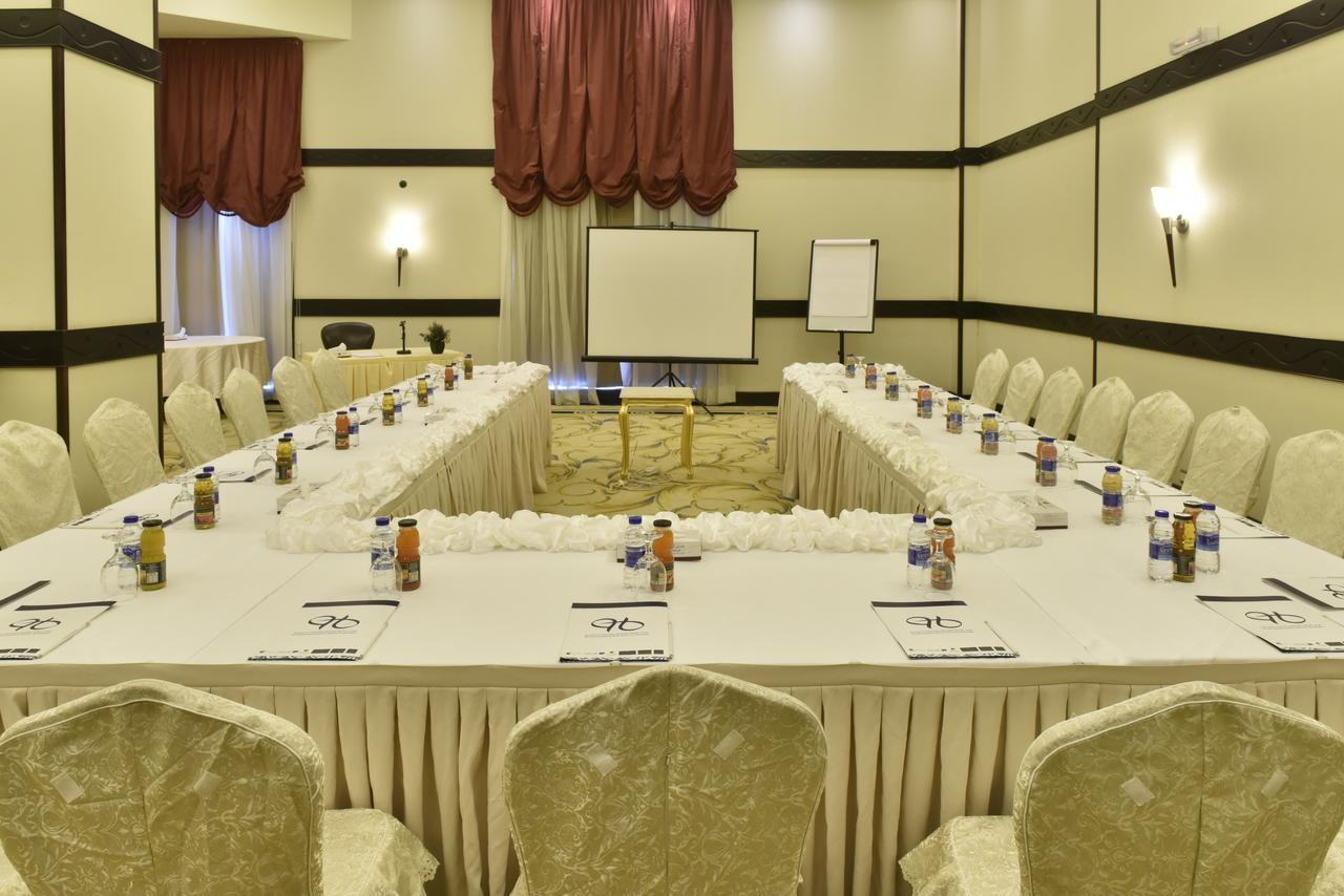 Awaliv International Hotel Ta'if Exterior foto U-shaped table layout