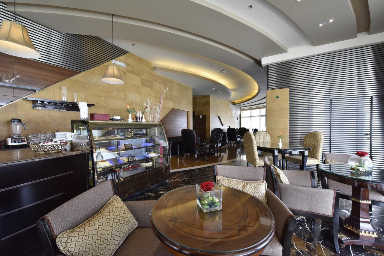 Awaliv International Hotel Ta'if Exterior foto The lounge at the airport